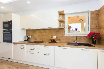 4-Bedroom House in Nedešćina for up to 9 Guests