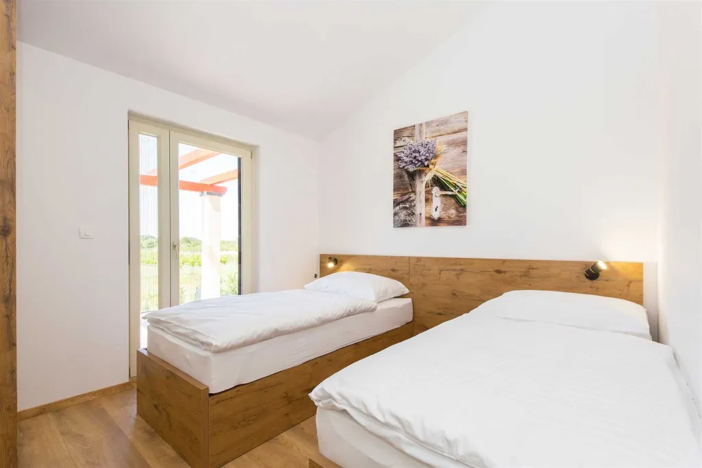 4-Bedroom House in Nedešćina for up to 9 Guests