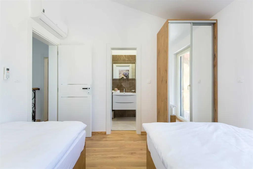 4-Bedroom House in Nedešćina for up to 9 Guests