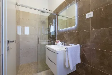 4-Bedroom House in Nedešćina for up to 9 Guests