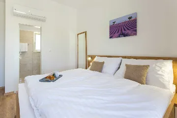 4-Bedroom House in Nedešćina for up to 9 Guests
