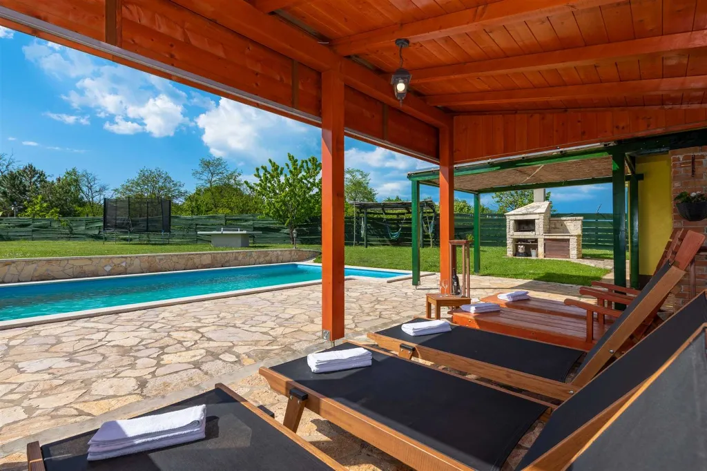 Pet-Friendly House with Private Pool in Pazin