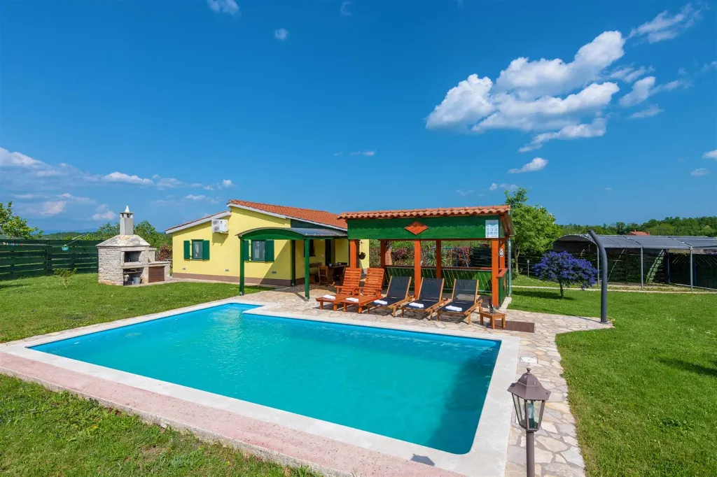 Pet-Friendly House with Private Pool in Pazin