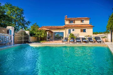 4-Bedroom Villa with Pool in Tomišići