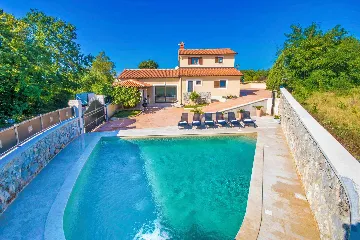 4-Bedroom Villa with Pool in Tomišići