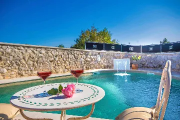 4-Bedroom Villa with Pool in Tomišići