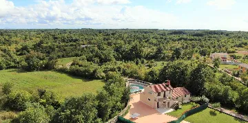 4-Bedroom Villa with Pool in Tomišići