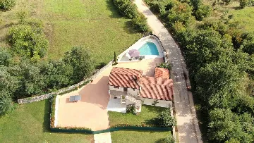 4-Bedroom Villa with Pool in Tomišići