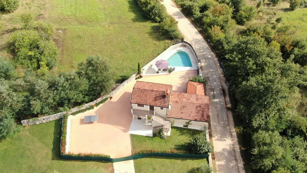 4-Bedroom Villa with Pool in Tomišići