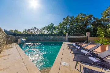 4-Bedroom Villa with Pool in Tomišići