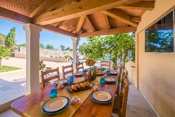 4-Bedroom Villa with Pool in Tomišići