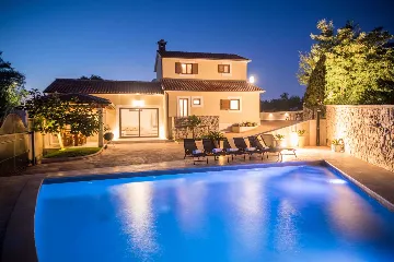 4-Bedroom Villa with Pool in Tomišići