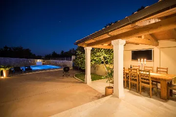 4-Bedroom Villa with Pool in Tomišići
