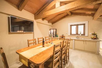 4-Bedroom Villa with Pool in Tomišići