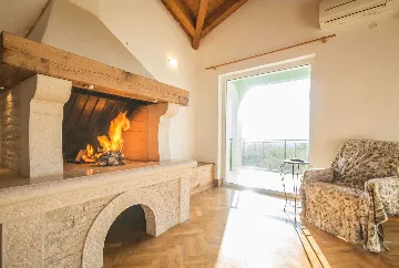 4-Bedroom Villa with Pool in Tomišići