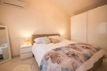 4-Bedroom Villa with Pool in Tomišići