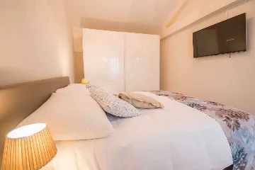 4-Bedroom Villa with Pool in Tomišići