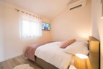 4-Bedroom Villa with Pool in Tomišići