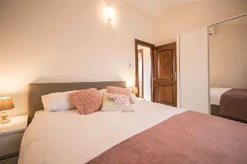 4-Bedroom Villa with Pool in Tomišići