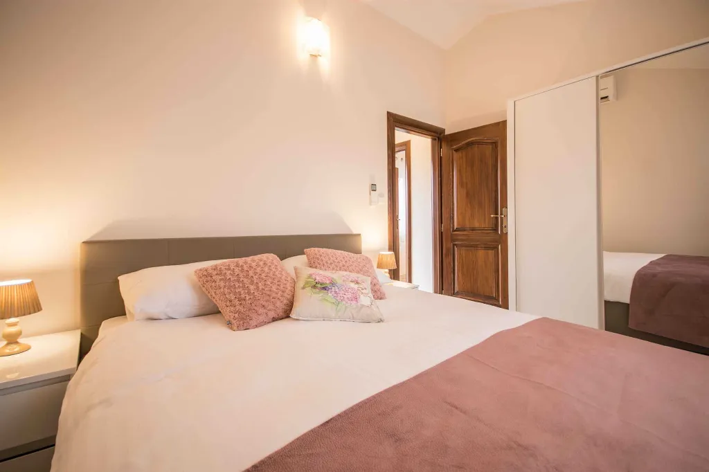 4-Bedroom Villa with Pool in Tomišići