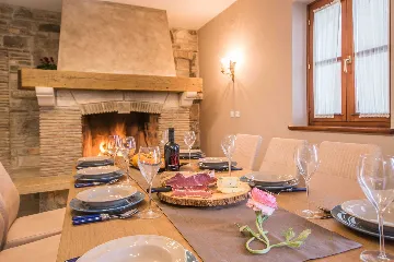 4-Bedroom Villa with Pool in Tomišići