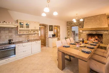 4-Bedroom Villa with Pool in Tomišići