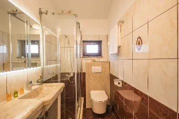 4-Bedroom Villa with Pool in Tomišići