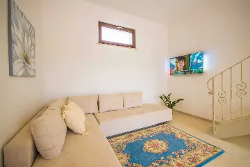 4-Bedroom Villa with Pool in Tomišići