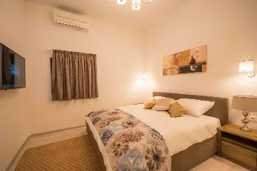 4-Bedroom Villa with Pool in Tomišići