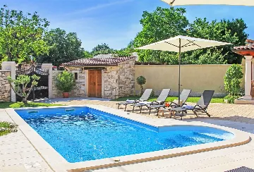 3-Bedroom House in Žminj with Swimming Pool