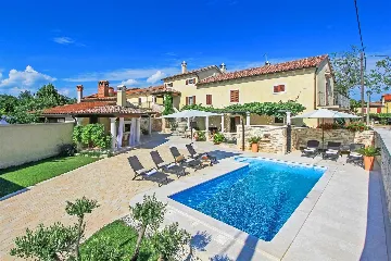 3-Bedroom House in Žminj with Swimming Pool