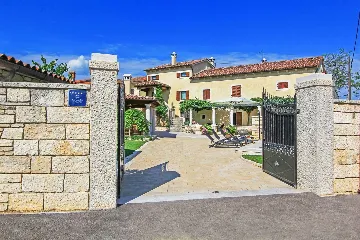 3-Bedroom House in Žminj with Swimming Pool