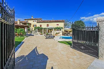 3-Bedroom House in Žminj with Swimming Pool