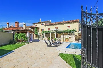 3-Bedroom House in Žminj with Swimming Pool