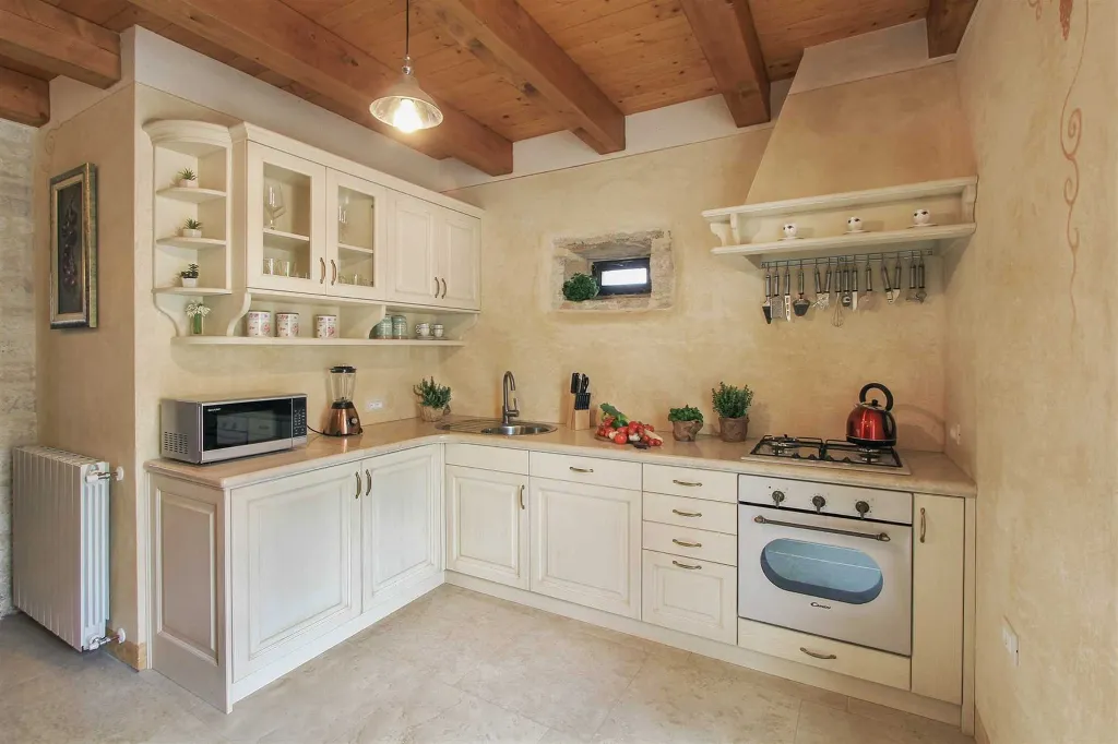 3-Bedroom House in Žminj with Swimming Pool