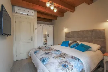 3-Bedroom House in Žminj with Swimming Pool