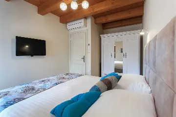 3-Bedroom House in Žminj with Swimming Pool