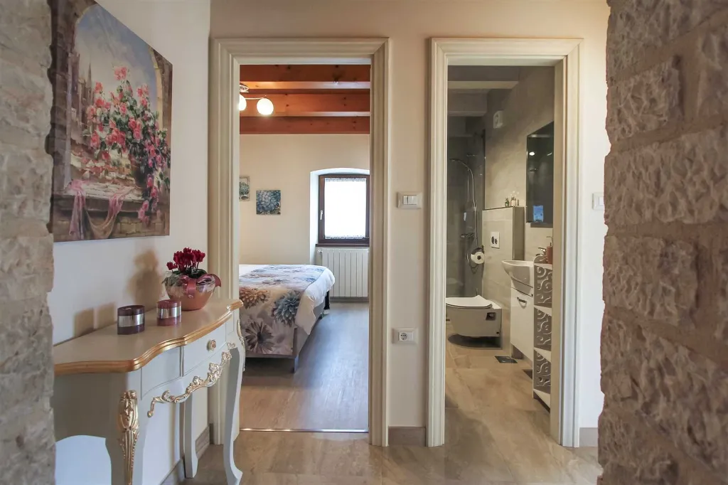 3-Bedroom House in Žminj with Swimming Pool