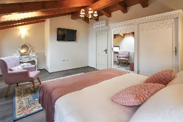 3-Bedroom House in Žminj with Swimming Pool