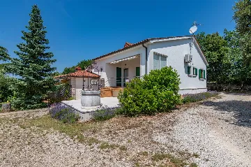 Semi-Detached House for 4 Guests in Ližnjan