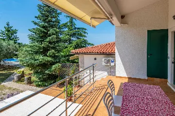 Semi-Detached House for 4 Guests in Ližnjan
