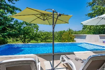 Semi-Detached House for 4 Guests in Ližnjan