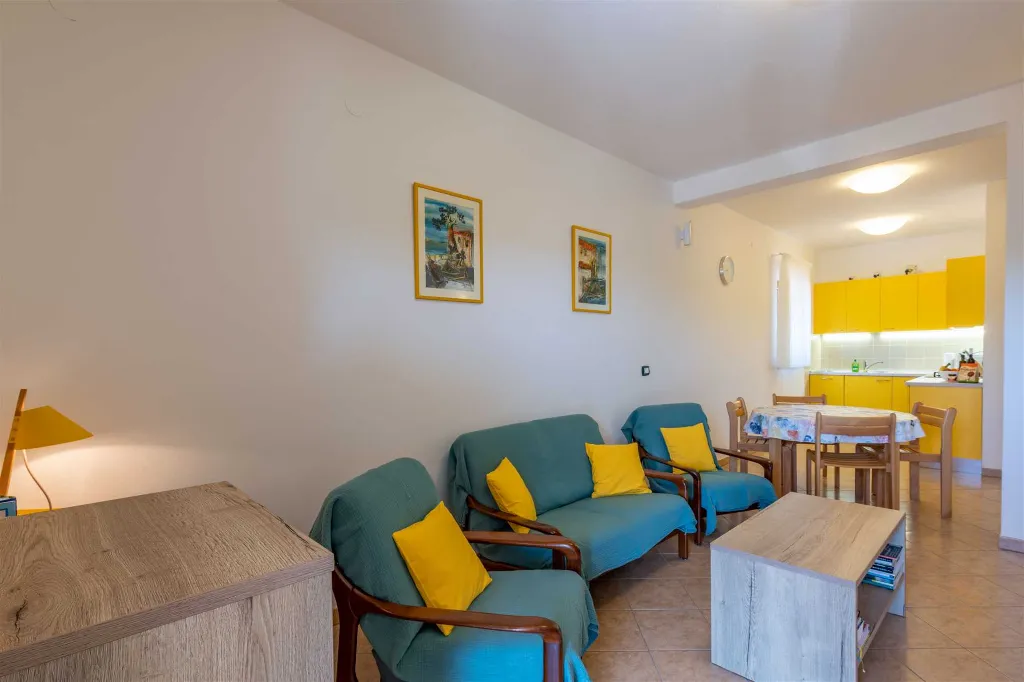 Semi-Detached House for 4 Guests in Ližnjan