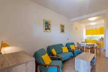 Semi-Detached House for 4 Guests in Ližnjan