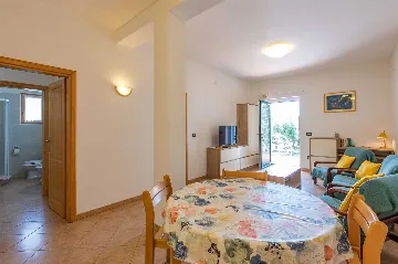 Semi-Detached House for 4 Guests in Ližnjan