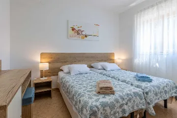 Semi-Detached House for 4 Guests in Ližnjan