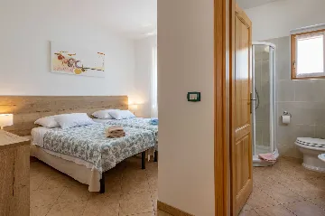 Semi-Detached House for 4 Guests in Ližnjan