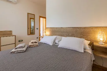 Semi-Detached House for 4 Guests in Ližnjan