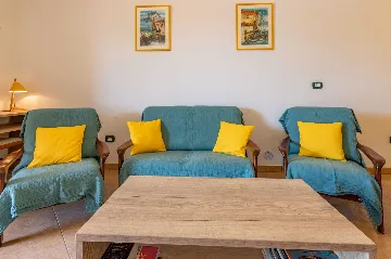 Semi-Detached House for 4 Guests in Ližnjan