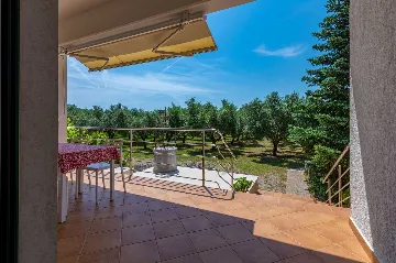 Semi-Detached House for 4 Guests in Ližnjan